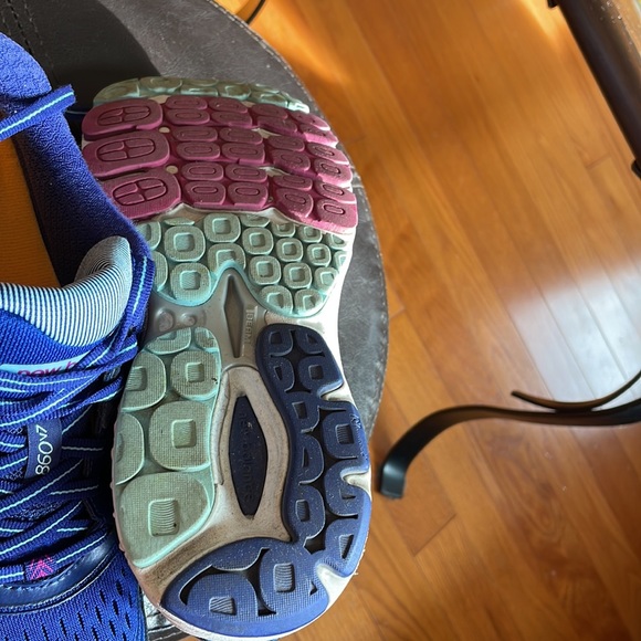 New Balance Sneakers - Picture 3 of 4